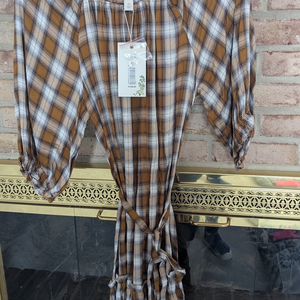 Chelsea & Violet Brown and White Raglan Sleeve Dress